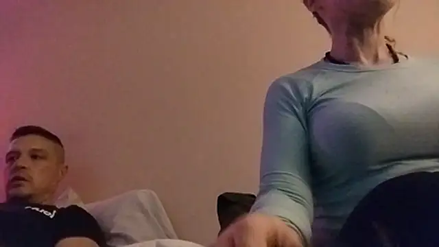 Snapshot of we8camgirl chatting on October 25, 1:41 pm we8camgirl online show from October 25, 1:41 pm