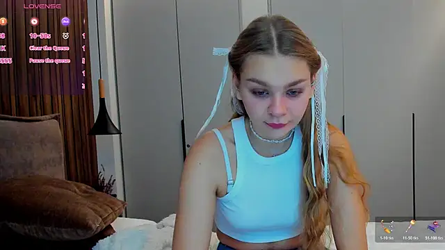 Molly sweetie online show from November 9, 7:15 am