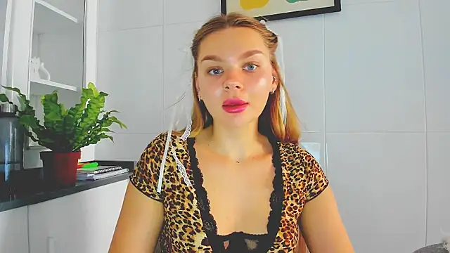 Molly sweetie online show from July 13, 6:36 am