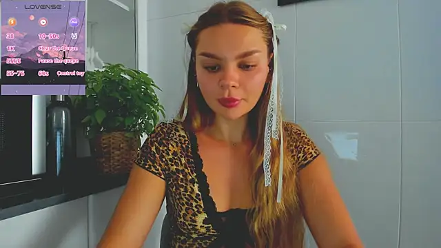 Molly sweetie online show from July 1, 6:35 am