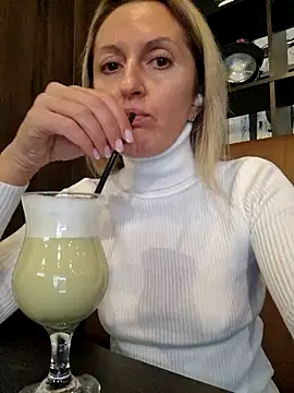 Snapshot of Miss____Mia_ chatting on October 16, 12:19 pm Miss Mia online show from October 16, 12:19 pm