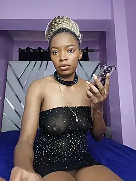 Pretty-queen123 online show from February 5, 10:40 am