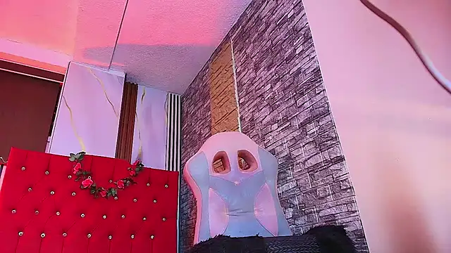 miahernadez303av online show from November 4, 3:55 am