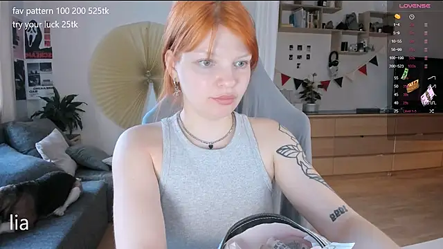 Snapshot of lil_lia chatting on September 27, 5:25 am lil lia online show from September 27, 5:25 am