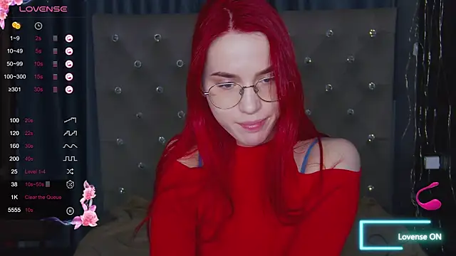 Snapshot of EmilyKents chatting on September 16, 2:19 am EmilyKents online show from September 16, 2:19 am