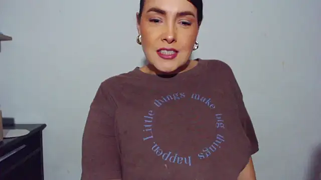 Snapshot of Miss_Agatha chatting on October 30, 2:36 am Miss Agatha online show from October 30, 2:36 am