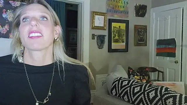 Glamazonx online show from April 1, 5:52 am