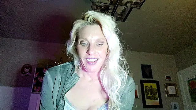 Glamazonx online show from January 19, 12:29 am