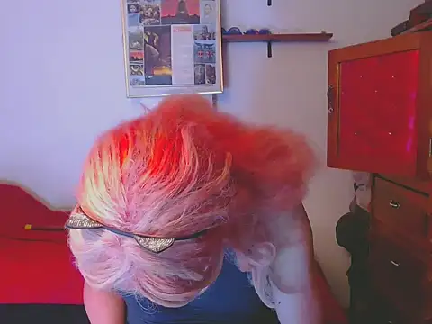 LorenJade online show from October 21, 7:45 am