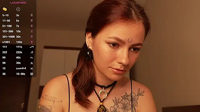 girl with snaketatto0 online show from April 19, 2:33 am