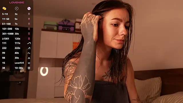 girl with snaketatto0 online show from June 21, 2:37 am