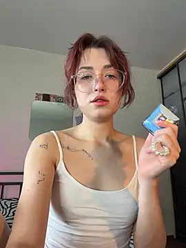 Evangeline Lawrence  online show from May 17, 2:49 pm