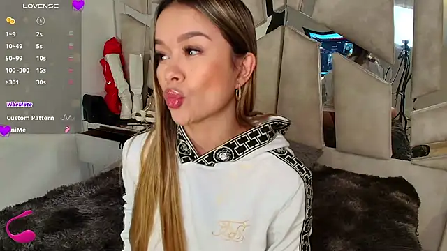 Natalyefoster online show from November 27, 9:17 pm