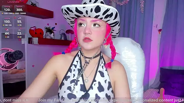 Snapshot of Tiny__Emmy chatting on October 3, 6:51 am Tiny Emmy online show from October 3, 6:51 am