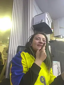 Broklinwhite  online show from June 27, 1:17 pm