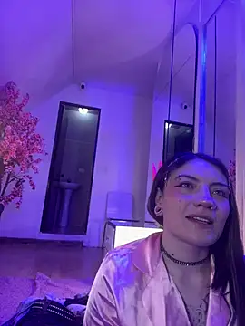Broklinwhite  online show from July 24, 1:53 pm
