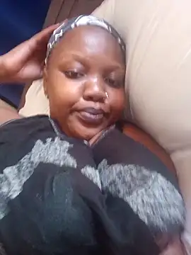 queennapal online show from April 15, 7:42 am