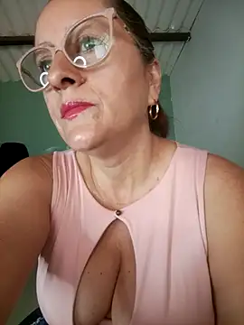Snapshot of deisy_summers47x chatting on October 16, 12:19 pm deisy summers47x online show from October 16, 12:19 pm