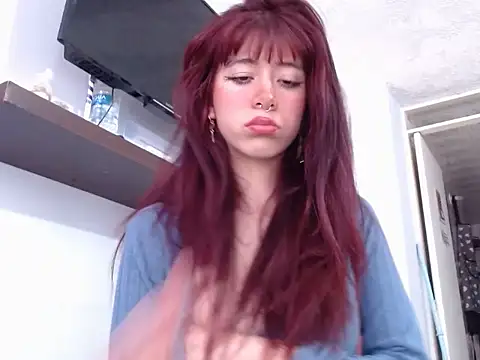 SuzzyyM online show from January 15, 8:48 pm