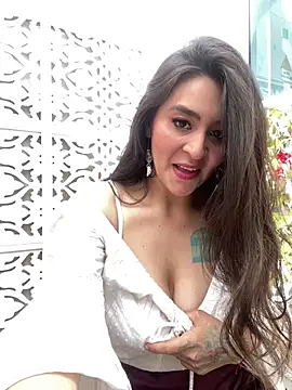 emily amaya online show from April 24, 7:49 pm