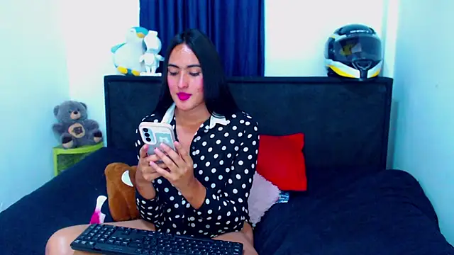 misss estrella online show from April 16, 9:25 pm