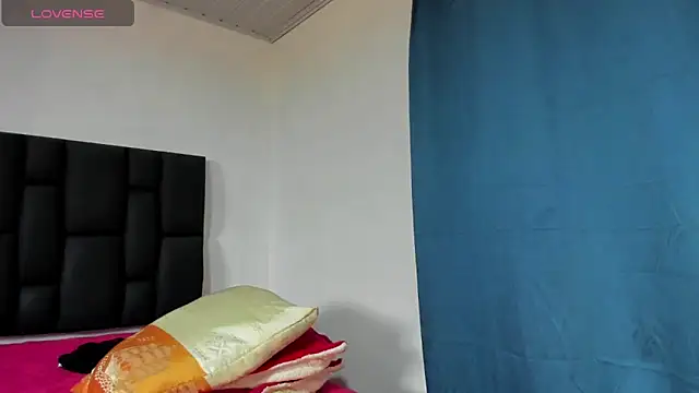 Snapshot of Aurora_doll23 chatting on October 11, 8:00 pm Aurora doll23 online show from October 11, 8:00 pm