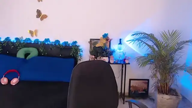 LiaScarlett online show from April 18, 3:20 am