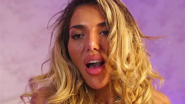 ClaraHazel online show from November 6, 6:30 am