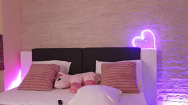 ClaraHazel online show from March 17, 5:44 am