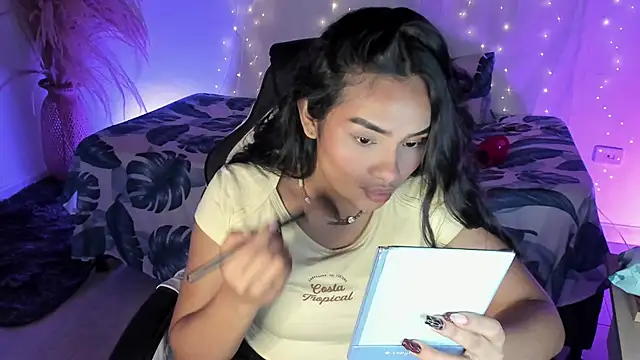 Riana Kean online show from March 23, 2:40 am