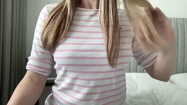 LisaFlower online show from April 6, 2:40 pm