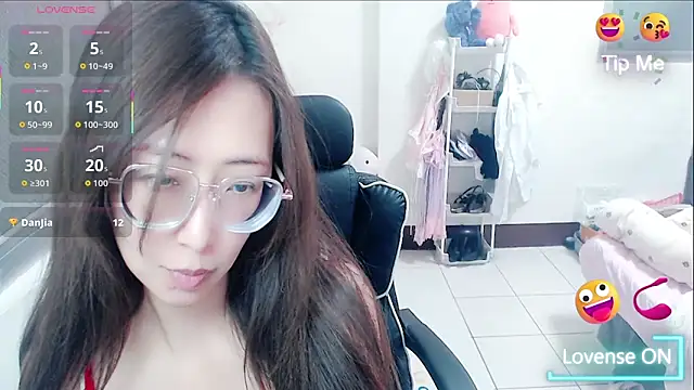 aFanny online show from March 12, 3:04 pm