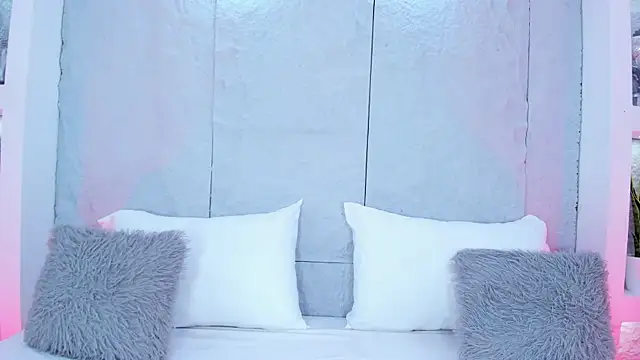 MiaCollson online show from December 15, 5:18 pm