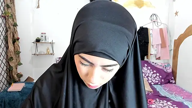 Snapshot of chaymae_nah_ chatting on September 19, 3:49 am chaymae nah online show from September 19, 3:49 am