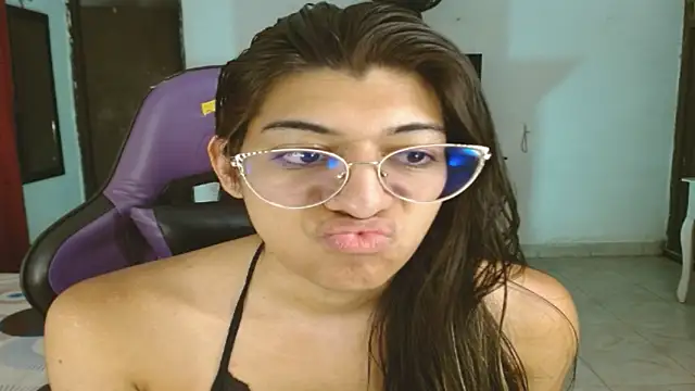 engielphoenis14 online show from April 6, 11:28 pm