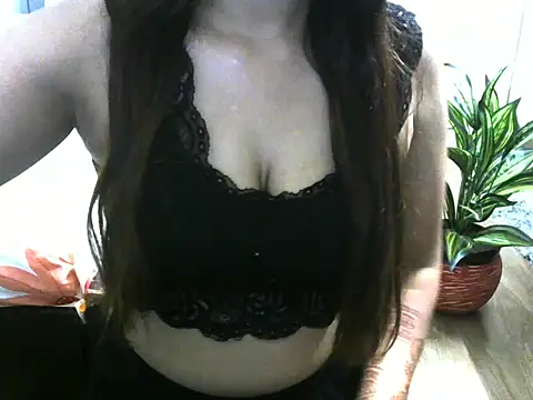 Snapshot of Yours-Love chatting on October 12, 9:39 pm Yours-Love online show from October 12, 9:39 pm