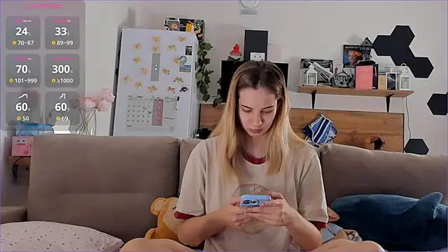 Girl alone home online show from November 27, 3:53 am