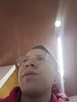 karlamorris  online show from December 4, 1:35 pm