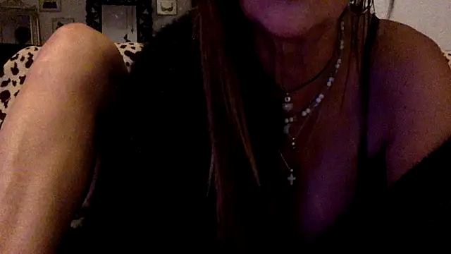 Snapshot of gildamilf chatting on October 18, 7:04 pm gildamilf online show from October 18, 7:04 pm