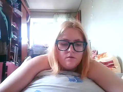 Snapshot of DesireMelissa chatting on October 13, 8:06 am DesireMelissa online show from October 13, 8:06 am