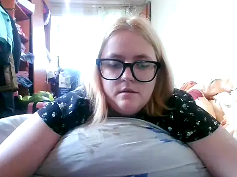 Snapshot of DesireMelissa chatting on October 7, 10:30 am DesireMelissa online show from October 7, 10:30 am