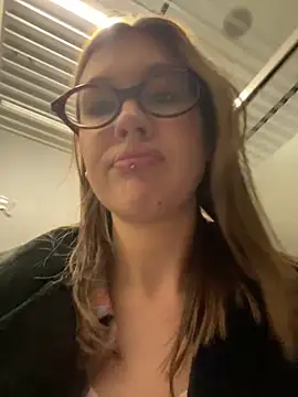 RinaCat online show from November 9, 6:20 am