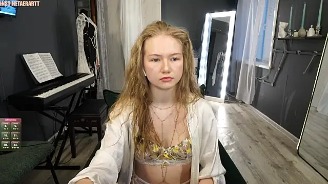 Alexandra Demore online show from May 30, 7:43 pm