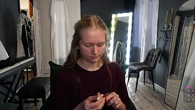 Alexandra Demore online show from July 25, 7:10 pm