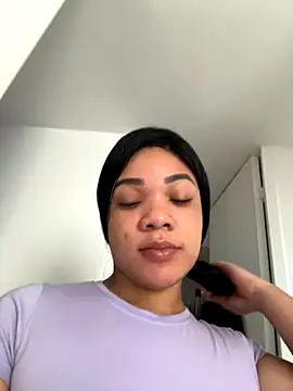 ashley Tompson1 online show from November 28, 12:08 pm