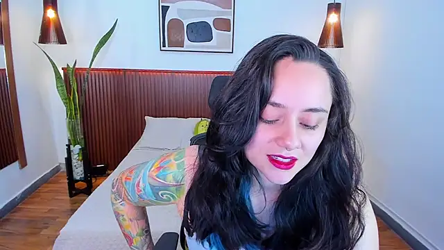 Snapshot of KatherineBond chatting on September 8, 7:35 pm KatherineBond online show from September 8, 7:35 pm