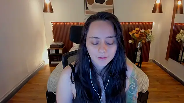 KatherineBond online show from May 20, 6:49 pm