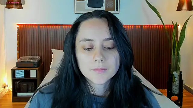 Snapshot of KatherineBond chatting on October 7, 7:29 pm KatherineBond online show from October 7, 7:29 pm