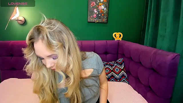 Snapshot of EvaMoran chatting on October 3, 1:54 am EvaMoran online show from October 3, 1:54 am