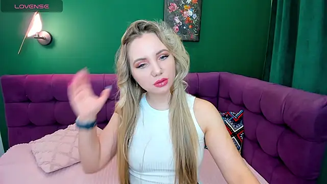 Snapshot of EvaMoran chatting on October 12, 1:41 am EvaMoran online show from October 12, 1:41 am